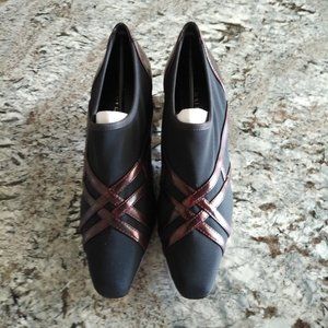 BRAND NEW WOMENS VANELI BLACK FABRIC AND PATENT LEATHER VEDA SHOES IN SIZE 7 N
